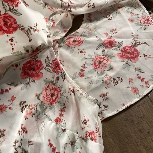 Boho Cropped Ruffle Blouse is Perfect Summer Blouse. Ready for Vacation 🛩 - Picture 5 of 16